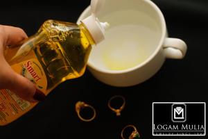 Langkah-Langkah Membersihkan Perhiasan Dengan Sabun Cuci Piring
