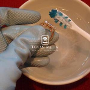 Tips Membersihkan Perhiasan dengan Sabun dan Amonia