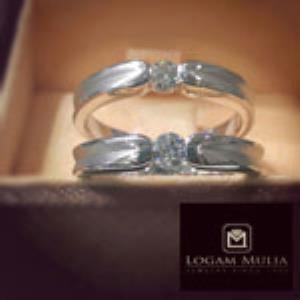 4. Wanita Berkepribadian Nyentrik