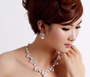 Tips Merawat Kalung Emas agar Tetap Berkilau