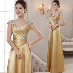 1. Memilihan Baju atau Dress Berwarna Gold