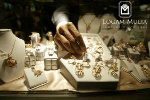 1. Pisahkan Berdasarkan Fungsi, Warna, dan Materialnya