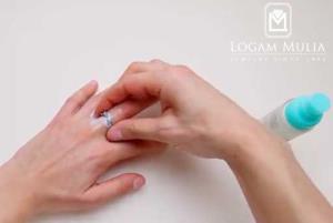 2. Menggunakan Pelumas