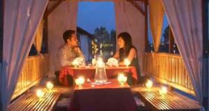 4. Wujudkan Makan Malam Romantis