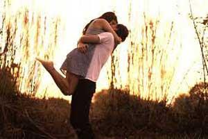 5. Peluklah dengan Mesra Seorang Istri Pada Pagi Hari