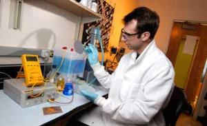 Tips Mengatasi Alergi Saat Mengenakan Perhiasan