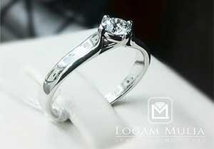 1. Cincin Tunangan