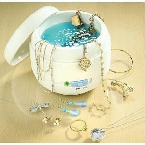 4. Merendamnya Terlalu Lama di dalam Cairan Pembersih