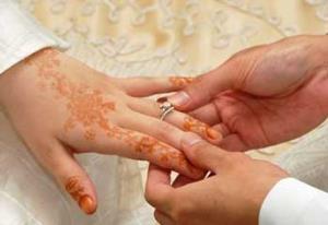 1. Cincin Pernikahan harus Disematkan di Jari Tertentu