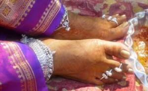 4. Cincin Tak harus Selalu Disematkan di Jari Tangan