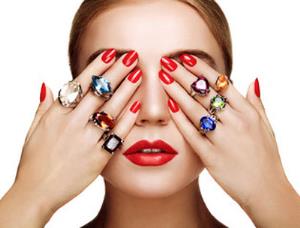 Banyak Perhiasan di Tubuh 