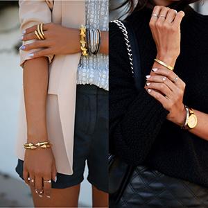 2. Mengkombinasikan gelang  dengan busana yang dikenakan