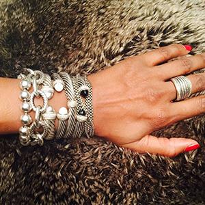 3. Kombinasi dan keselarasan dari warna gelang