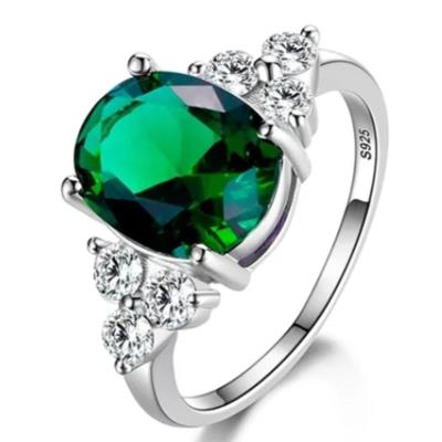 Cincin Vintage dengan Berlian dan Zamrud